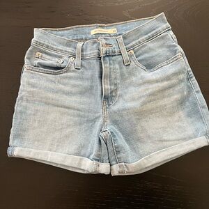 Levi Jean Mid Length Shorts Size 25.  Never worn